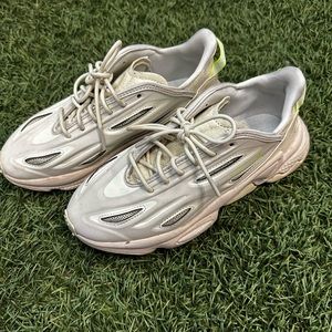 Adidas Ozweego size 6 1/2